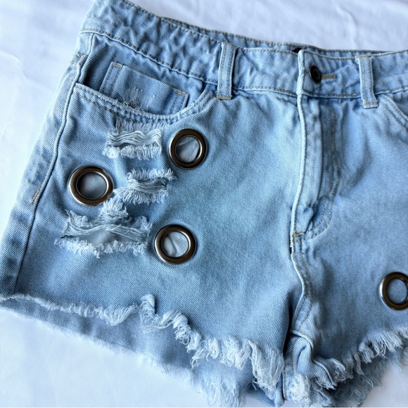 Forever 21 Light Blue Distressed Jean Shorts w metal grommets Size Medium - Picture 5 of 7